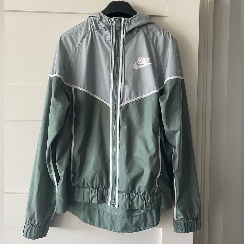 Nike Women’s Windbreaker Jacket